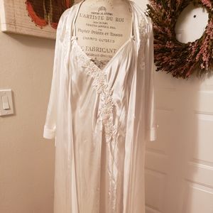 WHITE BRIDAL NIGHTGOWN AND ROBE